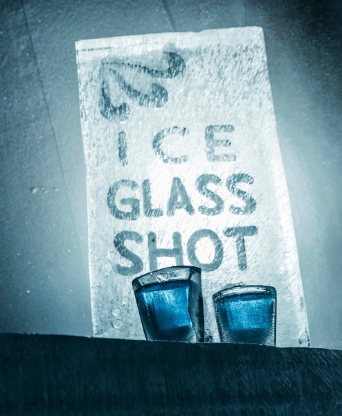 ice-glasses-bar-arctic-snow-hotel-rovaniemi-lapland-finland-494x600